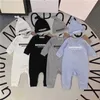 Baby Romper Girl 디자이너 브랜드 편지 의상 작업복 옷 점프 슈트 Kids Bodysuit for Babys 복장 Rompers 복장