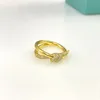 Классическое простое письмо обручальное кольцо для женщин роскошные цирконы роскошные необычные ювелирные украшения для вечеринок