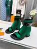 Botas curtas de designers de designer europeu botas de sandália de seda real sapatos de costura clássicos decoração de couro de couro grosso de salto alto borla de tamanho grande tamanho