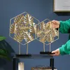 Dekorativa figurer Nordiska heminredning Gyllene ornament vardagsrumsmöbler smides järnblad skrivbordsskulptur bröllop