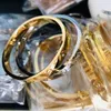 Love Series 18K Gold Bangle AU 750 FADE OFFICIAL REPLICA TOPALKVALITET LUXURY Märke smycken Premiumgåvor Par Armband3602339