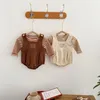Rompers 2pcs ملابس الأطفال مجموعات من القطن Baby Tshirt Bear Bear المطرزة الأشرطة Romper مثلث البسد بذلة 220909