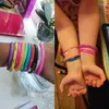 Bracelets de charme 10 PCs/lote Bulk Atacteale Fashion Multicolor Silicone Bracelet for Women Rubber Wist Mix Style Love Friend Elastic