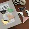 Stor triangel bokstavshårklämmor med stämpel Kvinnor Bokstäver Spännband Specialdesign Håraccessoarer Flerfärgad