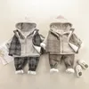 Зимние наряды для малышей для мальчиков. Теплые детские комплекты из 3 предметов. Пальто с капюшоном. Клетчатые штаны. Жилет в клетку. Комплект детской одежды 12M5T T200709429280