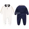 Ny vit baby rompers pojkar jumpsuit barn långärmad bomull bodysuit spädbarn flickor bokstäver bomullskläder kläder 0-2t