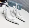 Elegante geborstelde lederen dames Sandalen kledingschoenen Lady Slingback Pumps Rubber Dhell Sole Hybride Silhouette schermgedrukte lederen driehoek Hoge hakken