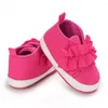 Chaussures de sport nées fille Prewalker fond souple anti-dérapant chaussures classique couleur unie princesse berceau dentelle fleur bébé