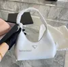 Borsa a tracolla di design da donna Borsa ascellare di lusso Moda borsa opaca con motivo a triangolo rovesciato Portafoglio di alta qualità 2022