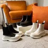 Botas clássicas femininas feitas de couro genuíno Couro luxuoso com painéis laterais elásticos Sola de borracha reciclada brilhante e salto em camadas