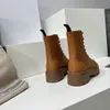 Mulher Short Martin Boots Plataforma Fina designer de luxo respirável e leve de couro de couro genuíno novo outono e inverno não deslizam bota com tamanho de caixa 35-40