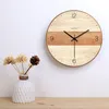 Horloges murales Horloge en bois simple et moderne Silencieuse pour chambre à coucher Décor artistique Grand bois Style nordique Montre suspendue 14 pouces 220909