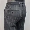 Abiti da uomo Pantaloni da uomo coreani slim fit a righe eleganti pantaloni da sposa da sposo per ufficio da ufficio di alta qualità