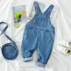 Overalls Frühling Sommer Denim Baby Mädchen Jungen Overalls Mädchen Jeans Overall Tasche Kinder Freizeit Hosen Blau Kinder Overalls Outfits 220909