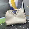 저녁 가방 여성 쇠가죽 채찍으로 치다 가죽 Crossbody 가방 고품질 삼각형 핸드백 지갑 숙녀 어깨 백 가방 여러 ColorsMulti Pochett