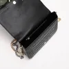Krokodilmuster-Kettentasche aus hochwertigem Kalbsleder mit dreifarbigen Hardware-Ketten, luxuriöse Damenhandtaschen, Damenmode, rote kleine quadratische Tasche ff 2022