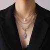 Colliers pendentif automne et hiver all-match européen américain trois couches irrégulières perles d'eau douce empilées collier pour femmes