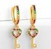 Boucles d'oreilles bijoux zircone clé de couleur dorée de couleur cz