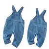 Overalls Frühling Sommer Denim Baby Mädchen Jungen Overalls Mädchen Jeans Overall Tasche Kinder Freizeit Hosen Blau Kinder Overalls Outfits 220909