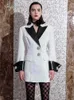Blazers de ternos femininos apresentam culturas LuxuryBlogger mais recente designer show mini vestido de alta qualidade Mulheres de manga longa V Vestido de diamante de couro de pescoço wt04