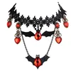 Collier ras du cou créatif avec pendentif chauve-souris en cristal rouge et noir pour femmes, chaîne en dentelle en forme de cœur, bijoux à la mode d'halloween, cadeau de fête