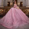 2022 Свадебные платья трапециевидной формы, розовое бальное платье с открытыми плечами, цветочные аппликации, кружевной корсет на шнуровке сзади для сладких 15 свадебных платьев для девочек Go234M