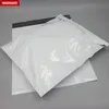 Geschenkomschakeling 100 stcs Aangepaste plastic tas Gedrukte witte kleur Poly Mailer voor levering Kleding Geschenkverpakkingszakken STUGIES 220913