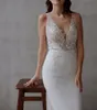 Charmante robe de mariée sirène grande taille, col en V profond, dos nu, dentelle, sans manches, traîne de balayage, robe de mariée en Satin, sur mesure