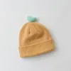 0-6tかわいい愛のパターン冬の編み幼児男の子かぎ針編みビーニーチルドレン幼児帽子のためのソリッドニットボンネットフォールドスカリー