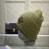 Gorro de punto de lana de diseñador Gorros de calavera Sombrero de invierno Letra suave Simple para hombre Mujer 5 colores Letra de calidad superior V
