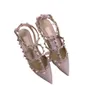 Mode lyxiga damer sandaler stilett nitar franska pekade tå vår sommar höst alfabet designer skor