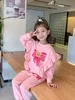 가족 일치 의상 1 set2pcs 키즈 여자 자매 귀여운 핑크 나비 넥타이 탑 스웨터 셔츠와 긴 바지 아기 소녀 옷 220913