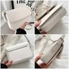 Bolsos de noche Hombro para mujeres 2023 Tendencia de moda PU Pickup Caqui Messenger Bag All-Match Square Crossbody Color Sólido Negro Blanco