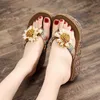 2022 캔 밑에서 물 아래 새로운 해변 슬리퍼 신발 신발 여성 Cool Summer Fashion Seaside High-Heeled Anti-Slip Extern Thating Death Sole X5BF#