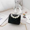 Bolso de mano con cadena de perlas para niñas, bolsos con hebillas de Metal para niños, por favor comprenda, bolso de cuero de un hombro, Mini Purese para mujer