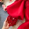 Vestido francês vintage com fechamento na cintura Saia longa envolto em quadril vermelho Costura de renda Decote reto ombro a ombro Vestido manga lanterna