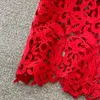 Vestido francês vintage com fechamento na cintura Saia longa envolto em quadril vermelho Costura de renda Decote reto ombro a ombro Vestido manga lanterna