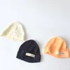 Kinder Brief Patch Gestrickte Beanie Kinder Einfarbig Wolle Häkeln Turban Motorhaube für Mädchen Junge Winter Hut Bebes Kleinkind Hüte