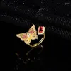 Pierścienie klastrowe Qluxury 18K Gold Kolor Butterfly Pierścień Luksusowy Ruby Inkrusta dla kobiet w Atmosfera Anniversary Party Trend Biżuteria 2022