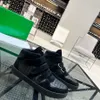 2022 классическая модная повседневная обувь в стиле пэчворк модные кроссовки женские панк-клепки с низким верхом мужские кожаные скейтборды спортивная обувь size39-45 rdmkj000002