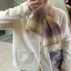 2022ニューグラジエントスモールスカーフファッション女性秋と冬の女の子の潮の潮の学生ワイルド韓国語バージョン厚い暖かいスカーフカバー