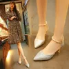 Kl￤dskor comemore trend pekade t￥ br￶llop brud h￶g klackar skor kvinnlig l￥g liten klack sandaler party mules guld silver kvinnor pumpar 220913
