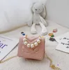 Meisjes Pearl -ketting Fashion Handtas Kids metalen gespen Tassen kinderen Begrijp lederen een schoudertas Lady Mini Purese