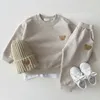Aile Eşleşen Kıyafetler Kişiselleştirilmiş yürümeye başlayan çocuk erkek bebek sonbahar kıyafetleri Setler Bebek Kız Giyim Seti Çocuk Spor Ayı Sweatshirt Pantolon 2 PCS Takım Kıyafetler 220913