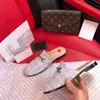 2022 Modedesigner Kvinnor Pälstofflor Bee Loafers Äkta läder Mules Princetown Kvinna metallspänne kedja Lazy Slides Casual Platta Skor Tofflor 3 T7vN#