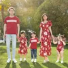 Fam￭lia combinando roupas de fam￭lia de roupas para mam￣e, filha, filho, filho, desgaste de garotas da mulher de vestidos de mulher para homem e menino 1104 220914