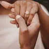 Обручальные кольца EAMTI 2CT Цирконий ремешок для женщин 14-каратное позолоченное CZ Promise Медное кольцо Изогнутые свадебные наборы круглой формы Size1276477
