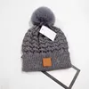 Diseñador Pom Poms Beanie Caps Calidez Sombreros de invierno Hombres Mujeres Bonnet Moda Sombrero de punto Gorro de lana cálido Gorros