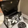Вечерние сумки Сумочка Женская сумка через плечо Сумки на ремне Tote Fashion Graffiti Letter Print Metal Hardware Flap Съемный ремешок Кошелек