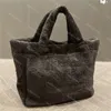 Designer Teddy Totes Borse da donna più grandi Shopper Fashion Borse soffici a pile ad anello Borse a tracolla di lusso Donna Fuzzy Shopping Tote Purses 2022